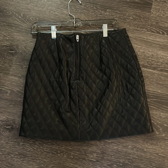 Blank NYC quilted faux leather skirt - black - size 27 - Picture 3 of 5